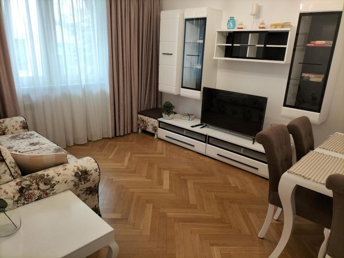 Apartament B10 Solec Kozminska 2 Football Stadium